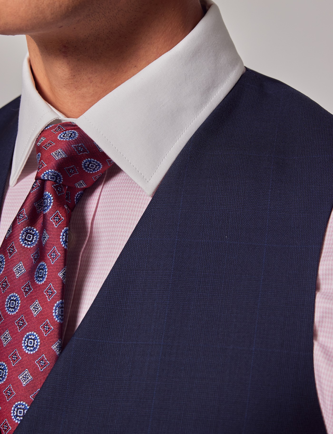 Hawes & Curtis Tailored Fit Navy Windowpane Check 1913 Waistcoat Size: 44 reg (EU 54) image 2