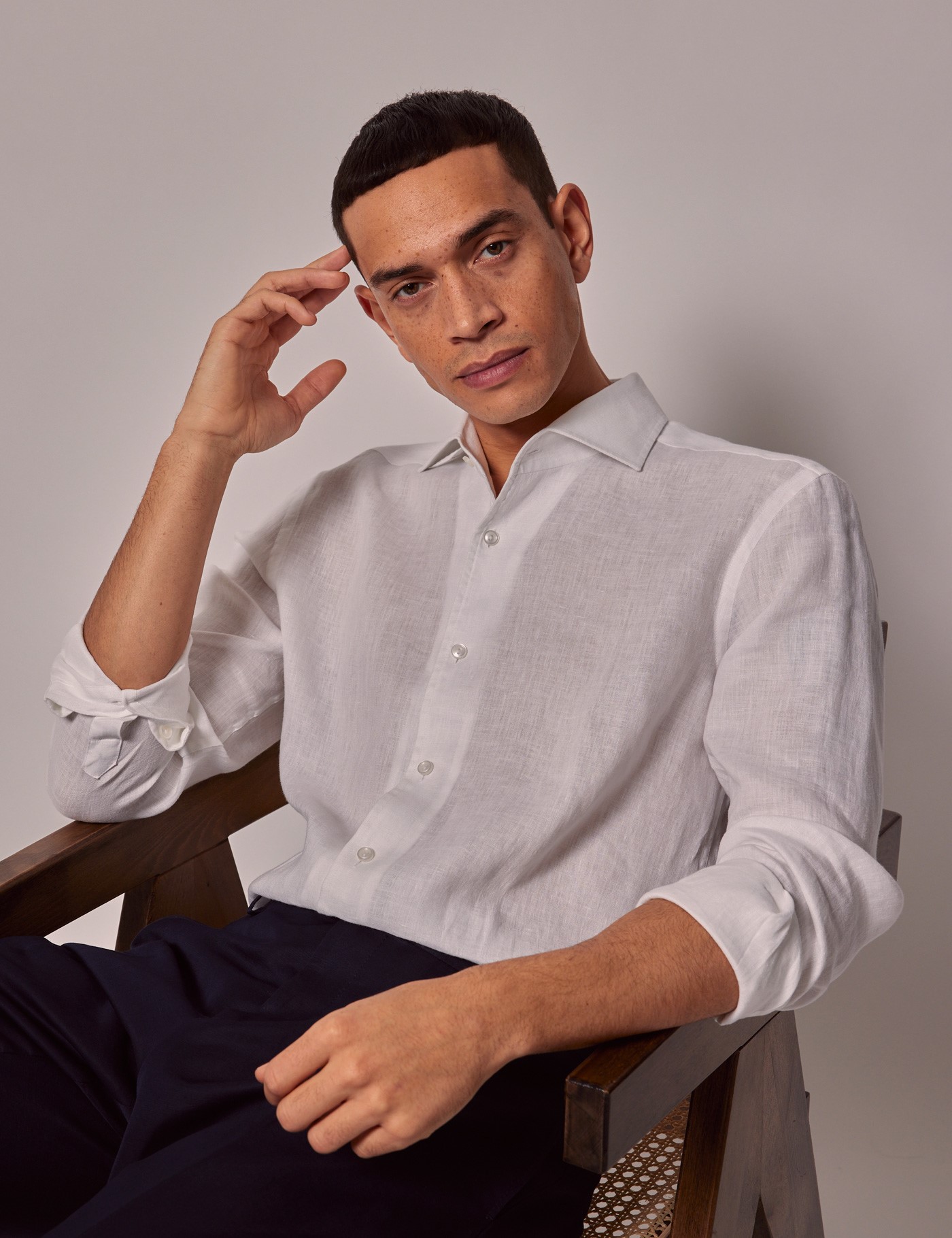 Men's White Linen Slim Shirt - Full Cutaway Collar | Hawes & Curtis
