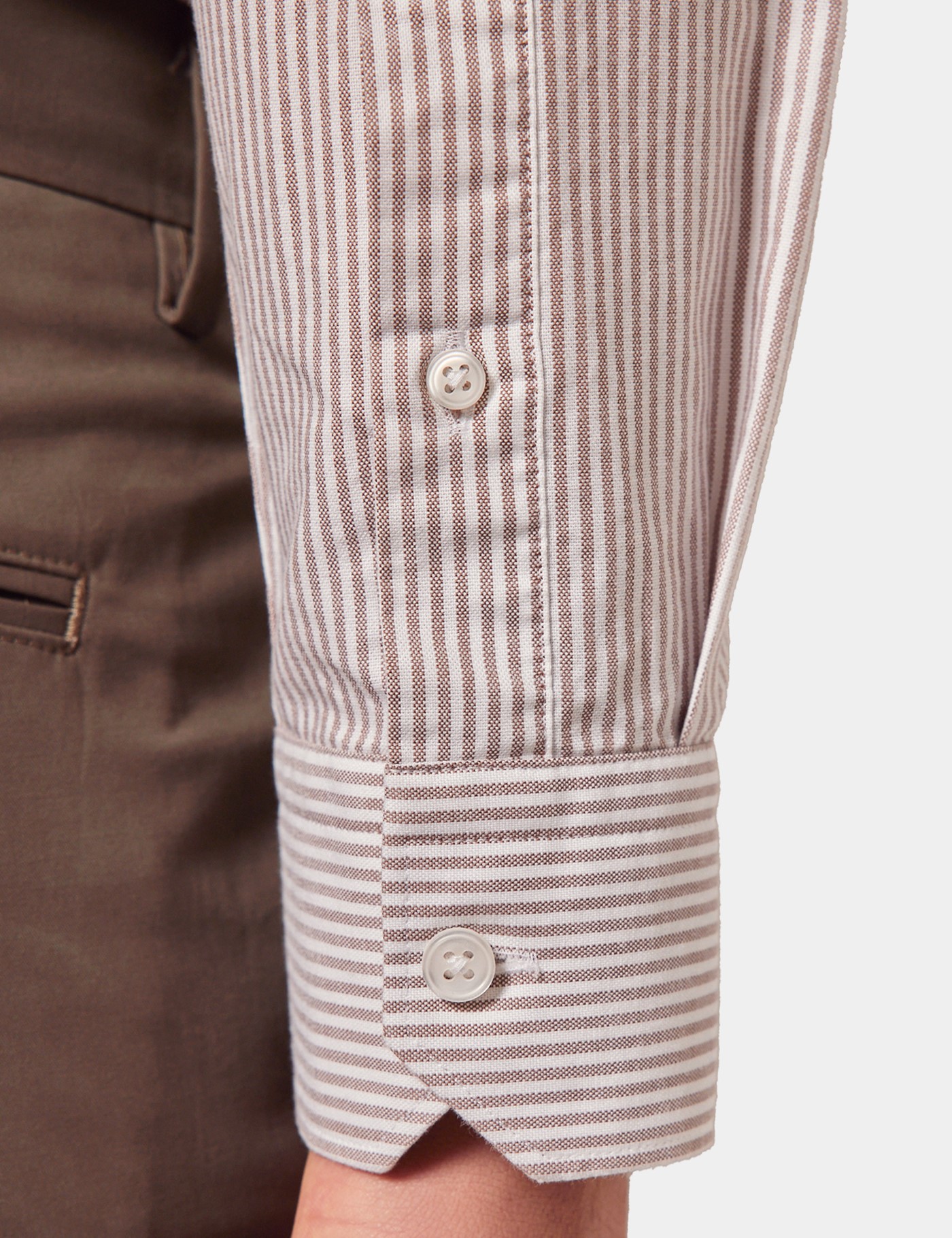 Hawes & Curtis Regular Fit White & Brown Stripe Washed Oxford Shirt Size: Large | Long image 4
