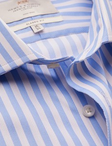 Bügelfreies Businesshemd – Classic Fit – Haifischkragen – blau weiß Streifen